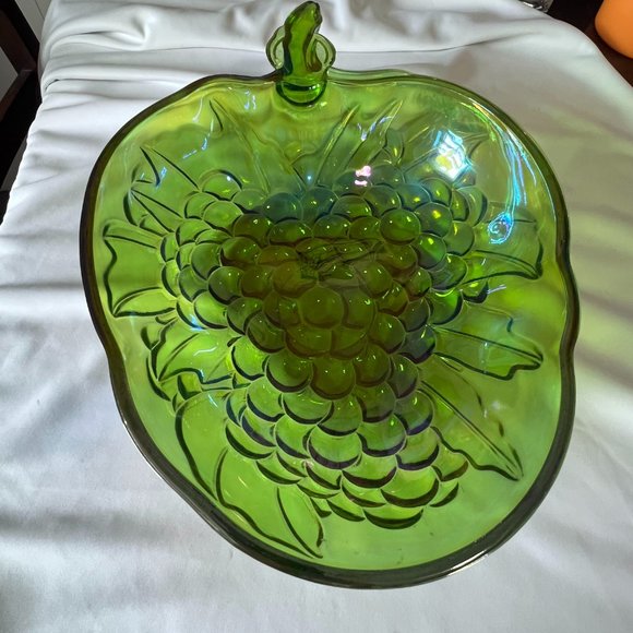 Vintage Indiana Carnival Glass Iridescent Green Grape Serving Salad Fruit Bowl - Picture 2 of 6